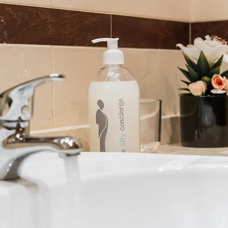 Guestready - Luxe Living By The Pool Appartement
