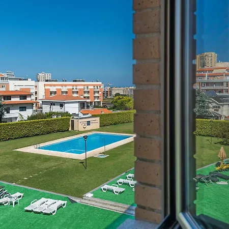 Guestready - Luxe Living By The Pool דירה *