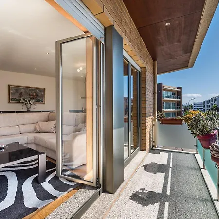 Guestready - Luxe Living By The Pool דירה