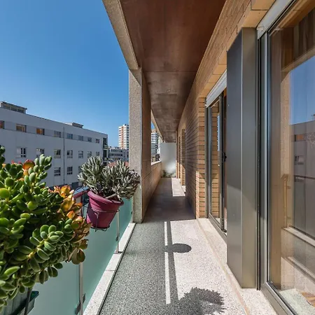 Guestready - Luxe Living By The Pool Apartman